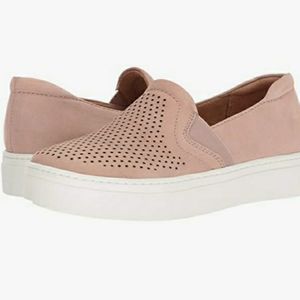 NIB Naturalizer Carly mauve sneakers size 5.5 NEW!
